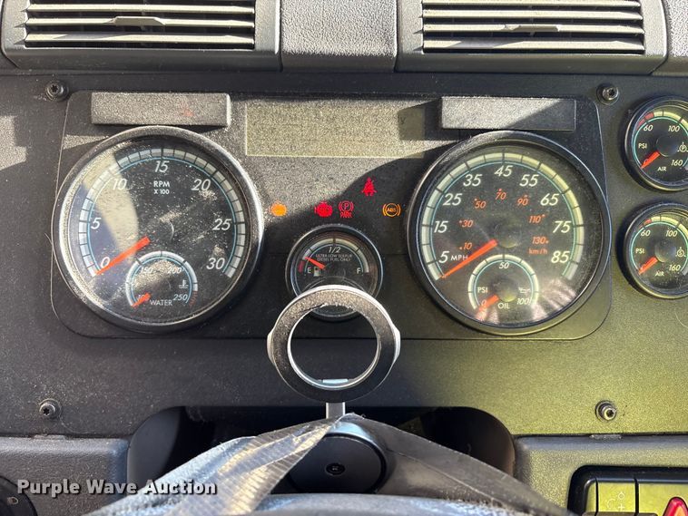 image for item YA1278 2018 Freightliner Cascadia semi truck