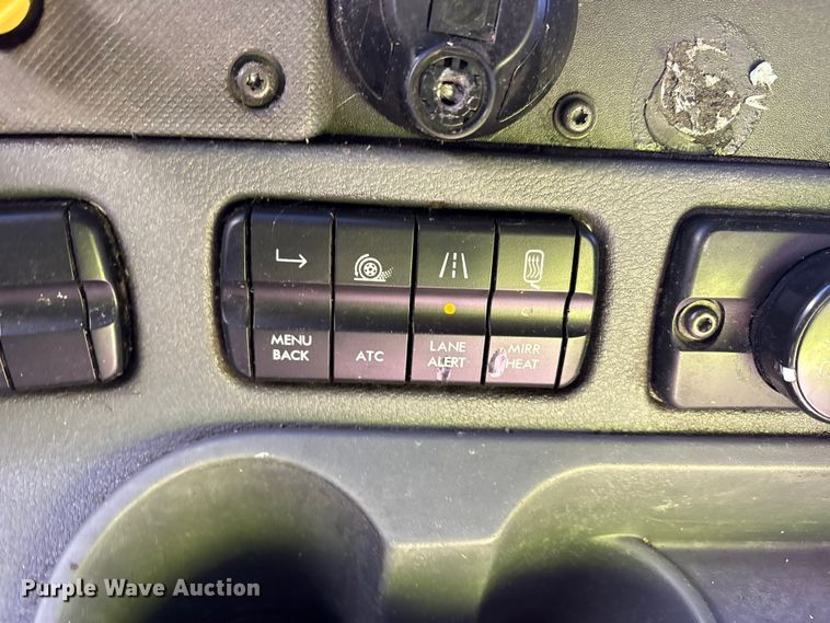 image for item YA1278 2018 Freightliner Cascadia semi truck