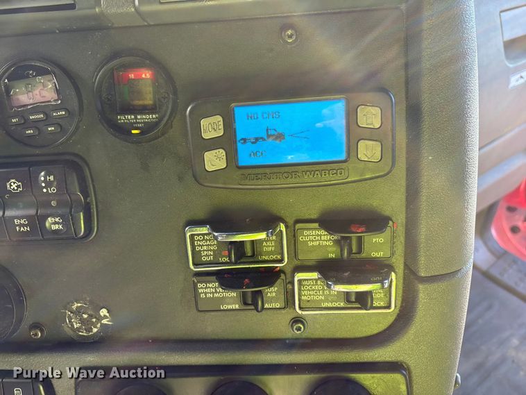 image for item YA1278 2018 Freightliner Cascadia semi truck