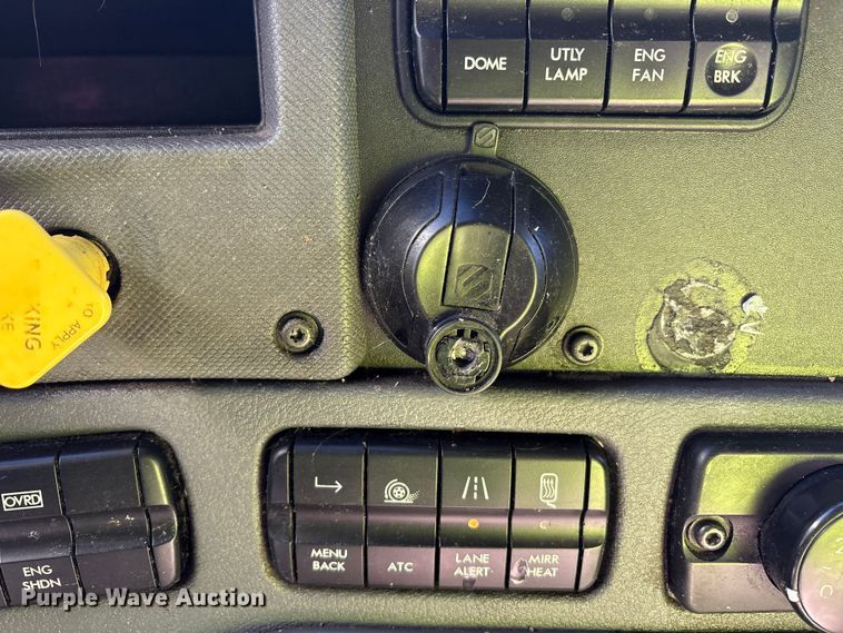 image for item YA1278 2018 Freightliner Cascadia semi truck