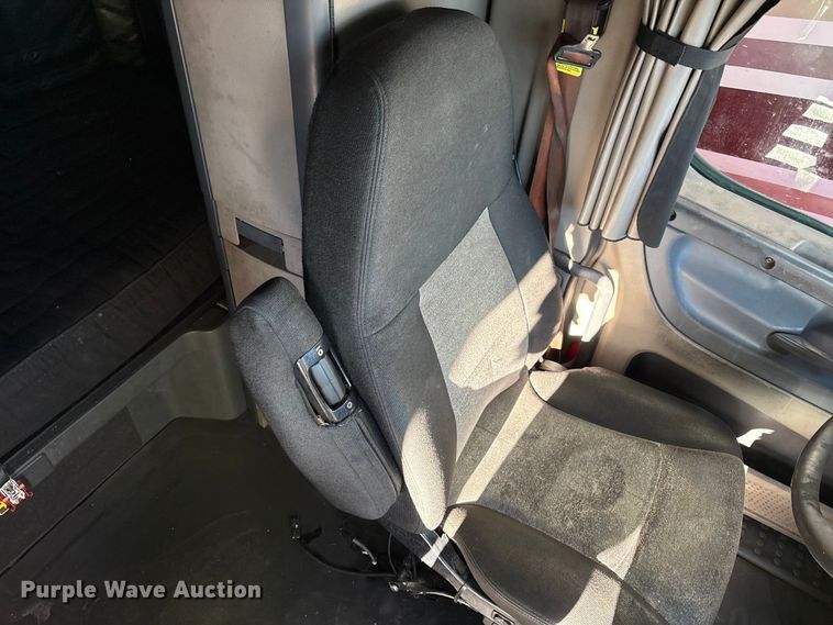 image for item YA1278 2018 Freightliner Cascadia semi truck