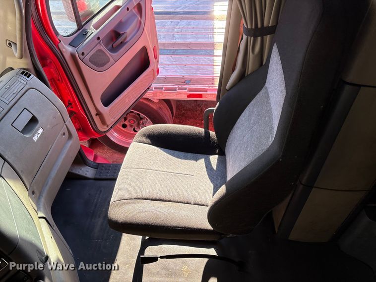 image for item YA1278 2018 Freightliner Cascadia semi truck