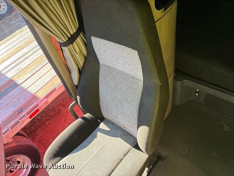 image for item YA1278 2018 Freightliner Cascadia semi truck