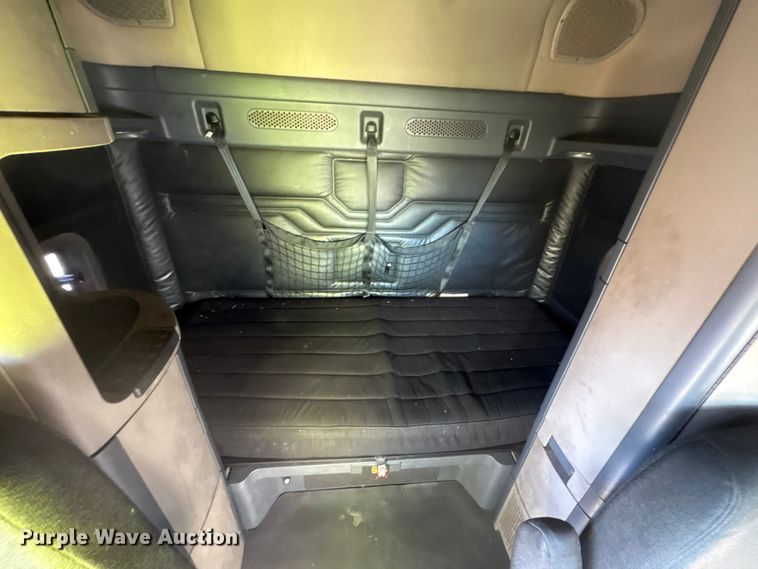 image for item YA1278 2018 Freightliner Cascadia semi truck