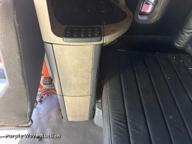 image for item YA1278 2018 Freightliner Cascadia semi truck