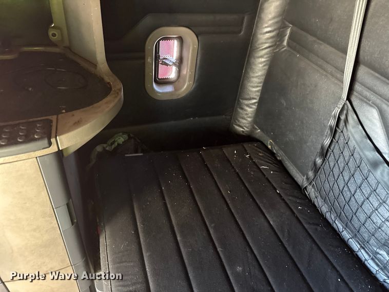 image for item YA1278 2018 Freightliner Cascadia semi truck