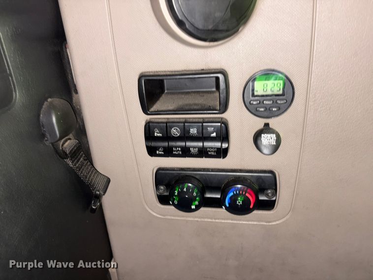 image for item YA1278 2018 Freightliner Cascadia semi truck