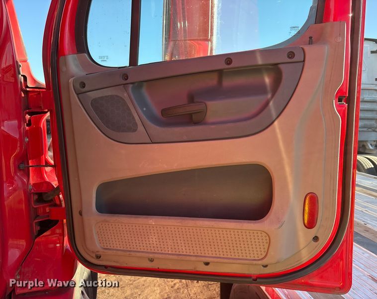 image for item YA1278 2018 Freightliner Cascadia semi truck