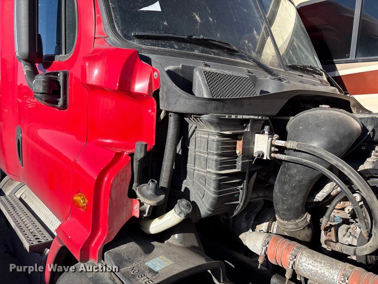 image for item YA1278 2018 Freightliner Cascadia semi truck