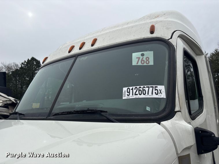 image for item YA1476 2020 Freightliner Cascadia semi truck