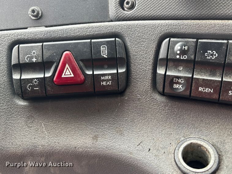 image for item YA1476 2020 Freightliner Cascadia semi truck