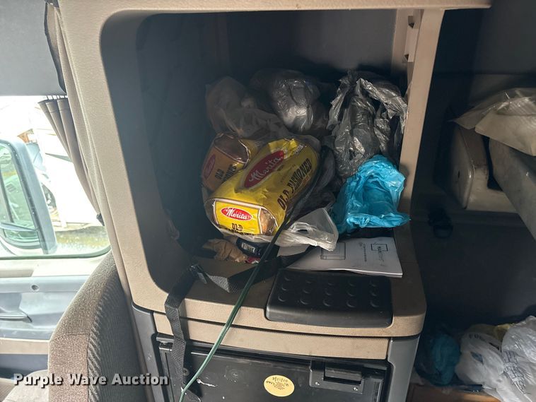 image for item YA1476 2020 Freightliner Cascadia semi truck