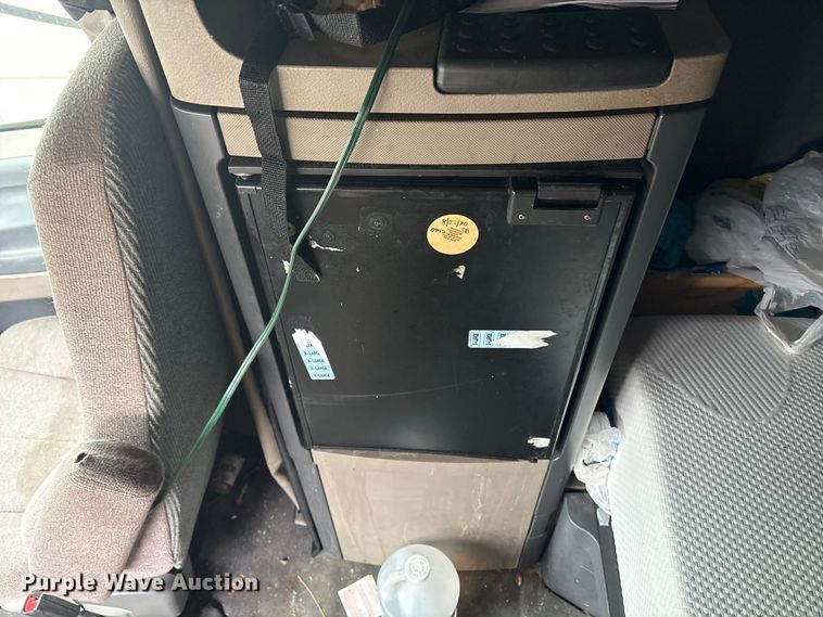 image for item YA1476 2020 Freightliner Cascadia semi truck