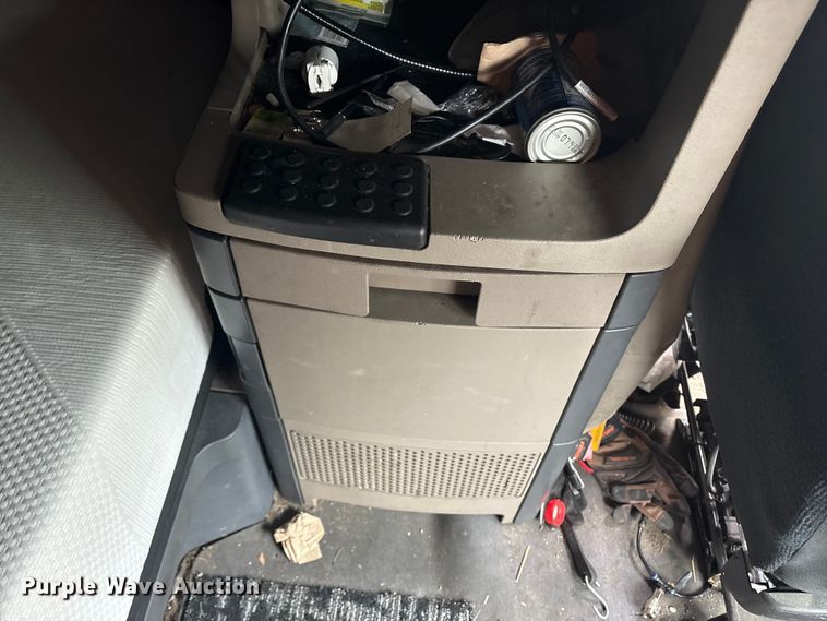 image for item YA1476 2020 Freightliner Cascadia semi truck