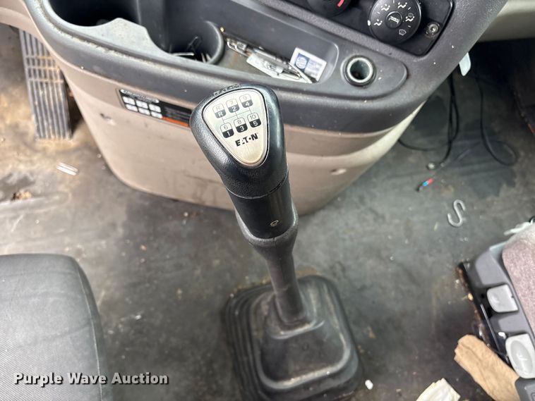 image for item YA1476 2020 Freightliner Cascadia semi truck