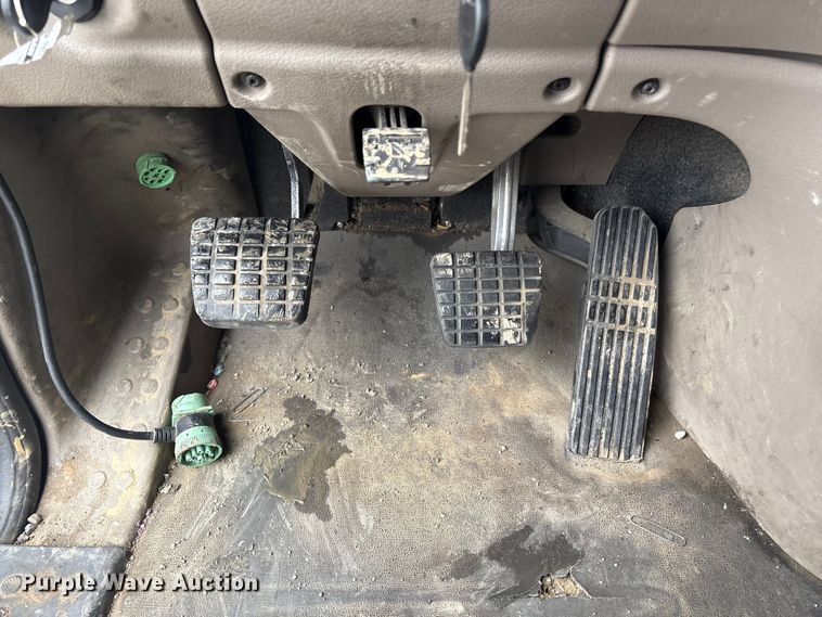 image for item YA1476 2020 Freightliner Cascadia semi truck