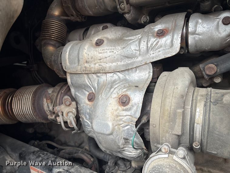 image for item YA1476 2020 Freightliner Cascadia semi truck