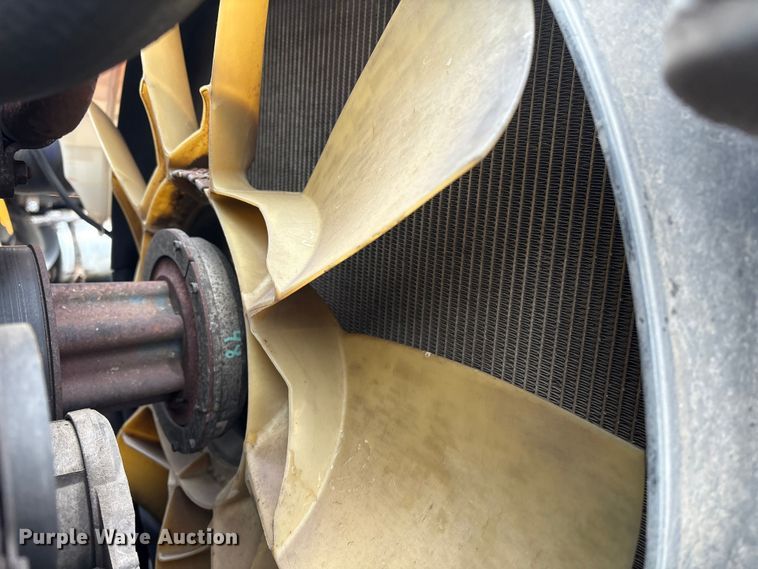 image for item YA1476 2020 Freightliner Cascadia semi truck