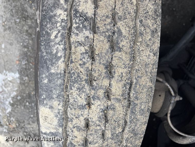 image for item YA1476 2020 Freightliner Cascadia semi truck