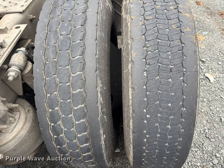 image for item YA1476 2020 Freightliner Cascadia semi truck