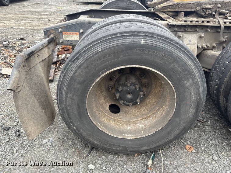 image for item YA1476 2020 Freightliner Cascadia semi truck