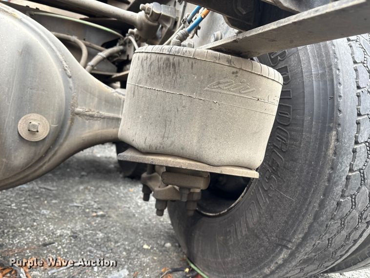 image for item YA1476 2020 Freightliner Cascadia semi truck