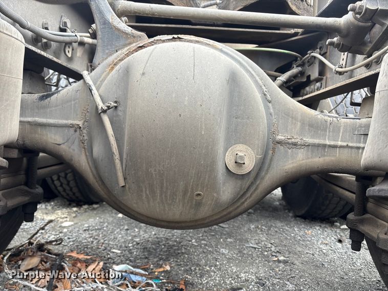 image for item YA1476 2020 Freightliner Cascadia semi truck