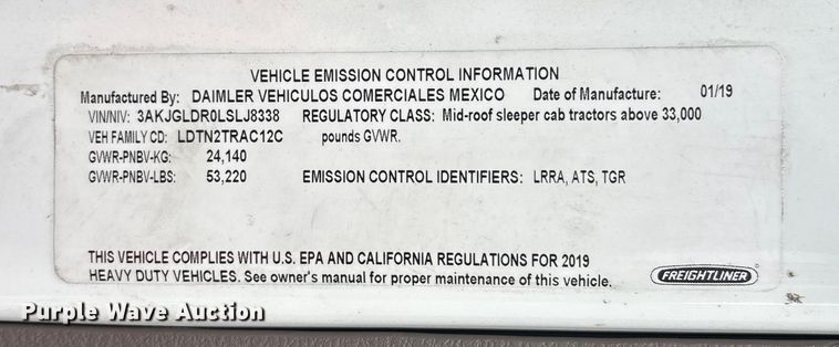 image for item YA1476 2020 Freightliner Cascadia semi truck