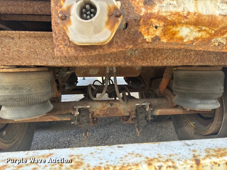 image for item YA1517 1995 Wabash dry van trailer