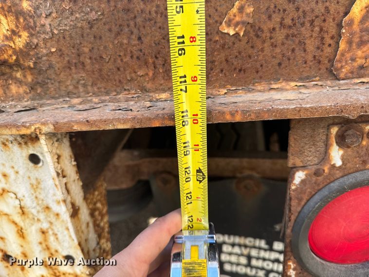 image for item YA1517 1995 Wabash dry van trailer