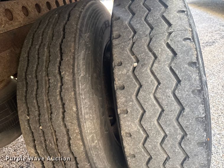 image for item YA1517 1995 Wabash dry van trailer