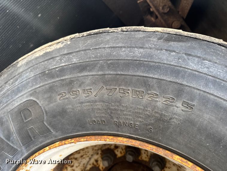 image for item YA1517 1995 Wabash dry van trailer