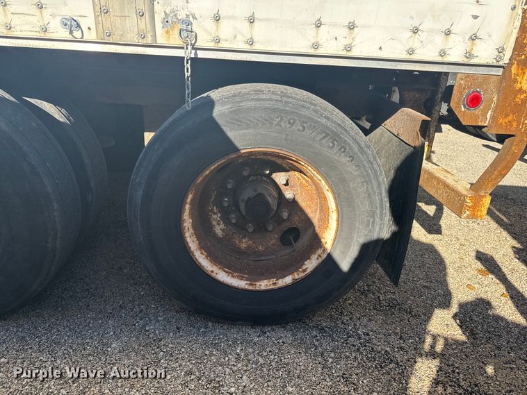 image for item YA1517 1995 Wabash dry van trailer