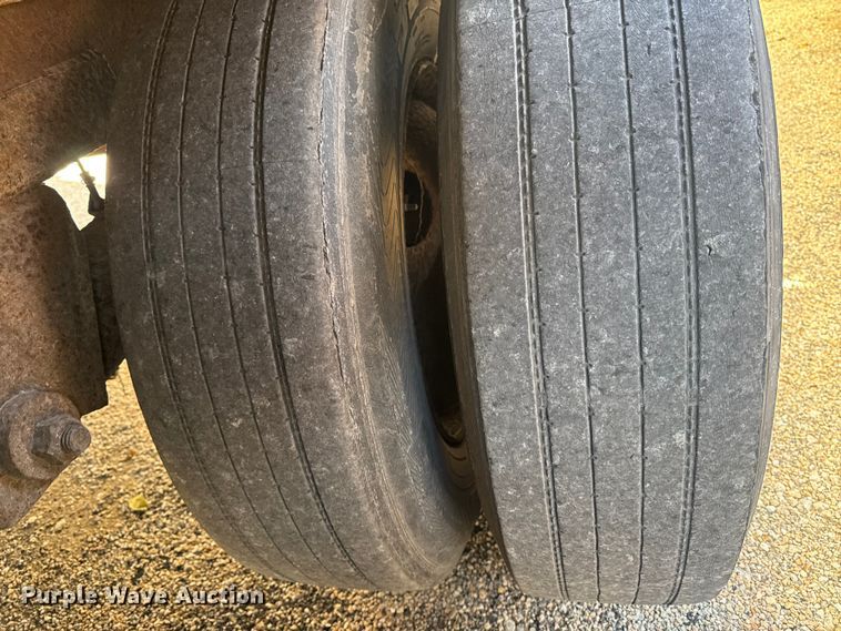 image for item YA1517 1995 Wabash dry van trailer