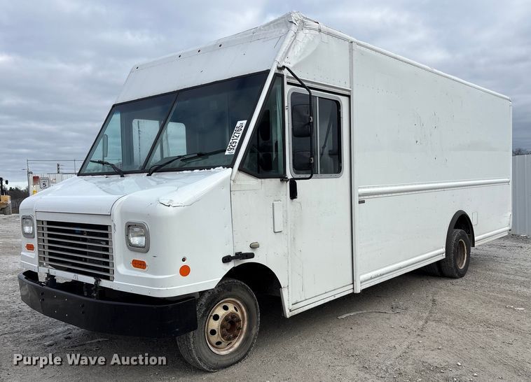 image for item YA1573 2021 Ford E450 Super Duty delivery truck