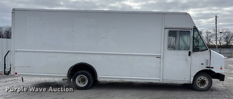 image for item YA1573 2021 Ford E450 Super Duty delivery truck