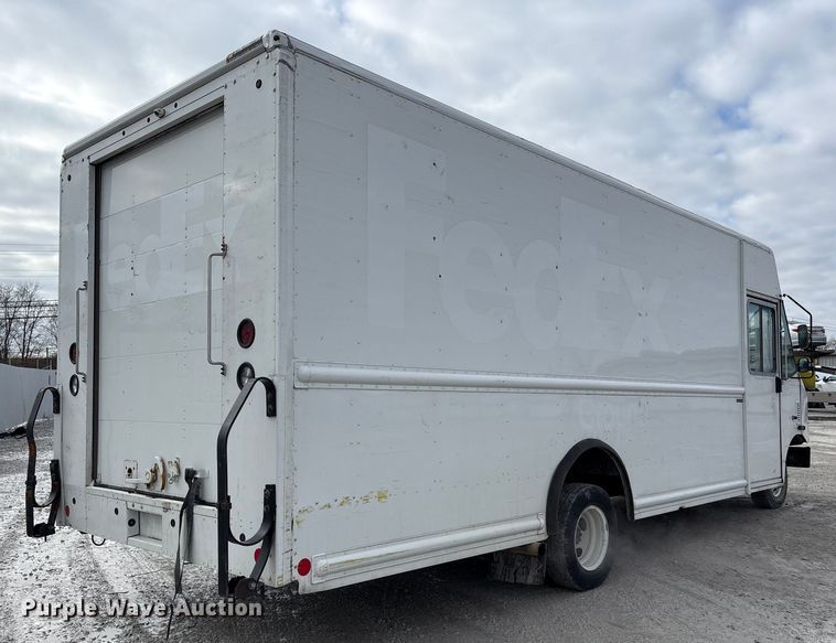 image for item YA1573 2021 Ford E450 Super Duty delivery truck