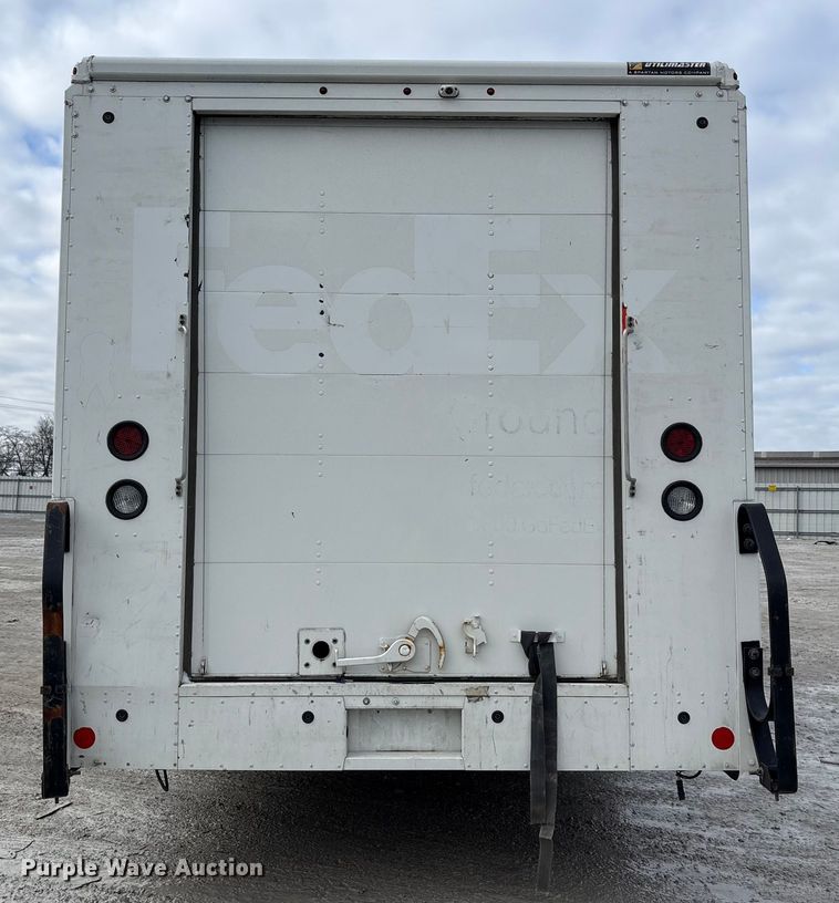 image for item YA1573 2021 Ford E450 Super Duty delivery truck