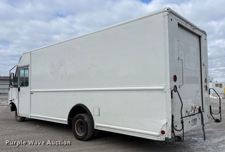 image for item YA1573 2021 Ford E450 Super Duty delivery truck