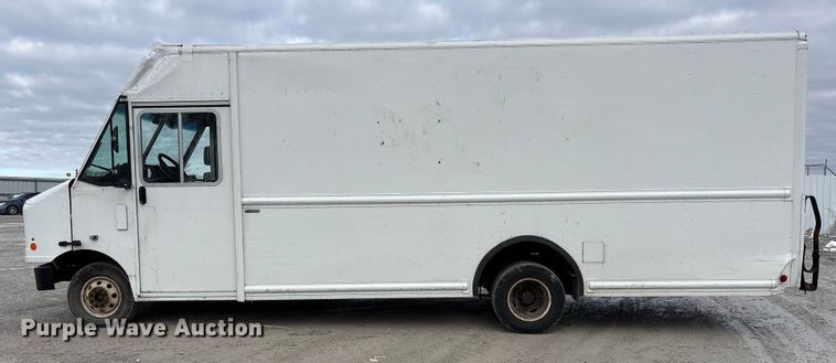 image for item YA1573 2021 Ford E450 Super Duty delivery truck