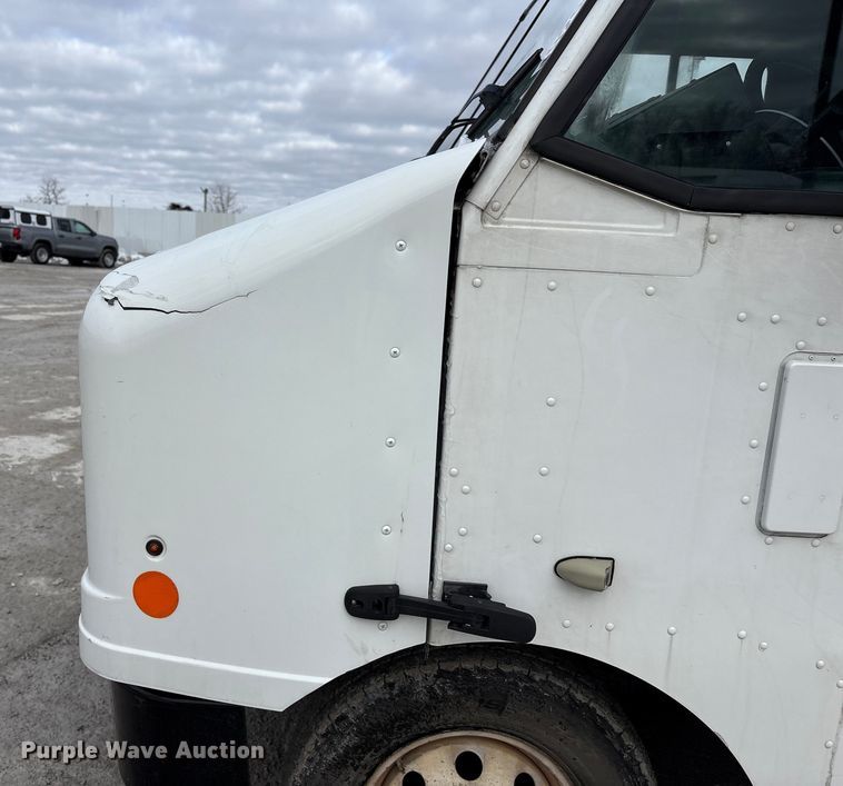 image for item YA1573 2021 Ford E450 Super Duty delivery truck