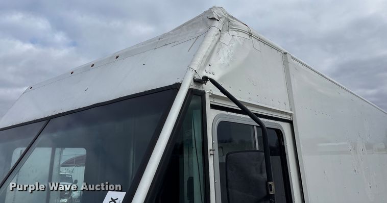 image for item YA1573 2021 Ford E450 Super Duty delivery truck