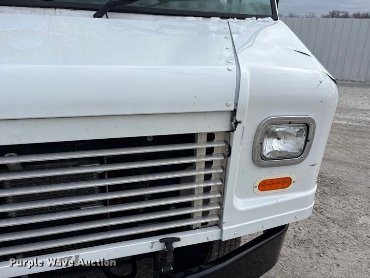 image for item YA1573 2021 Ford E450 Super Duty delivery truck