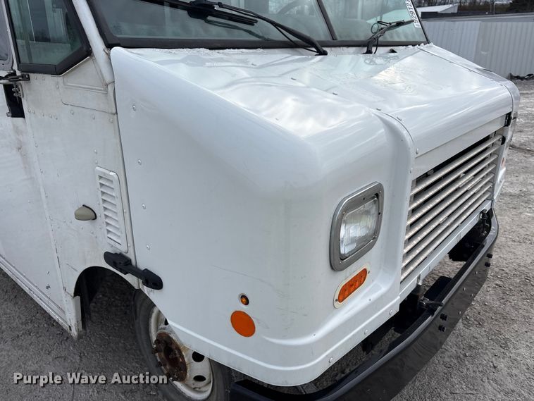 image for item YA1573 2021 Ford E450 Super Duty delivery truck