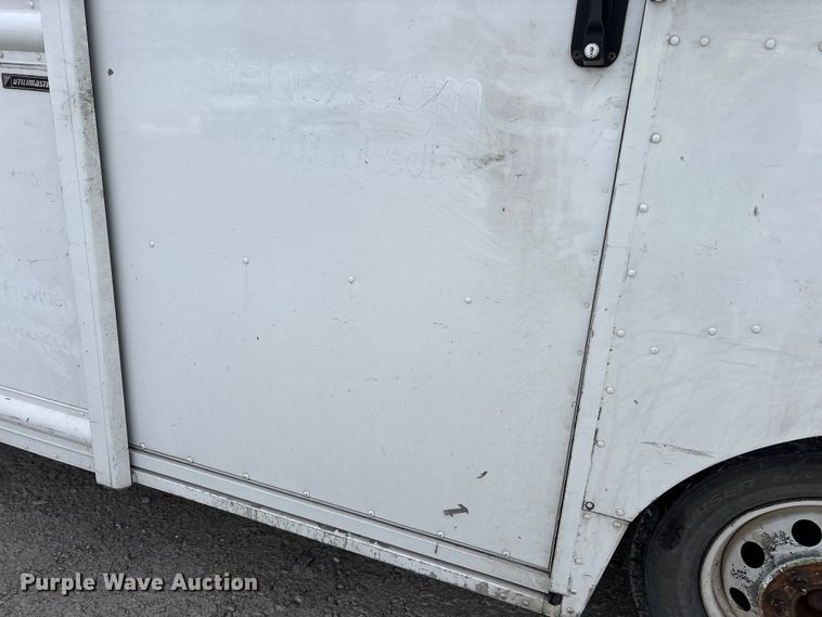 image for item YA1573 2021 Ford E450 Super Duty delivery truck