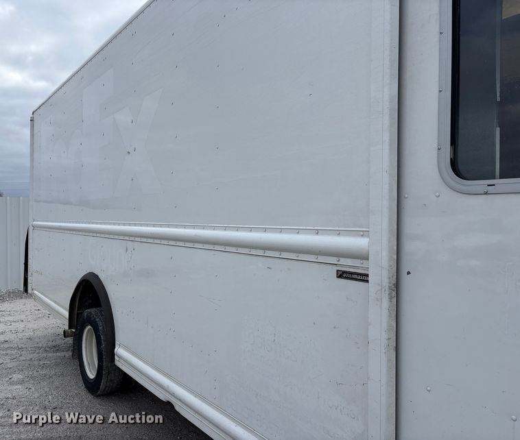 image for item YA1573 2021 Ford E450 Super Duty delivery truck