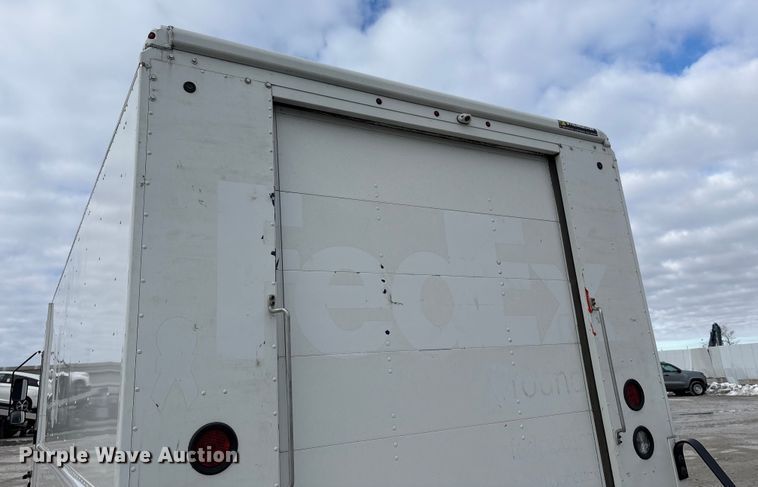 image for item YA1573 2021 Ford E450 Super Duty delivery truck