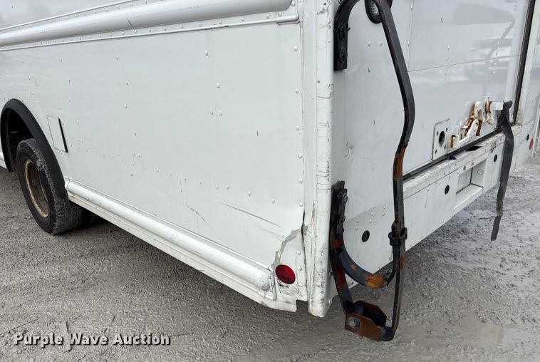 image for item YA1573 2021 Ford E450 Super Duty delivery truck