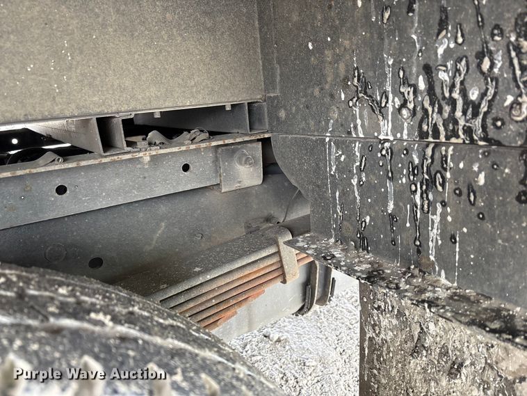 image for item YA1573 2021 Ford E450 Super Duty delivery truck