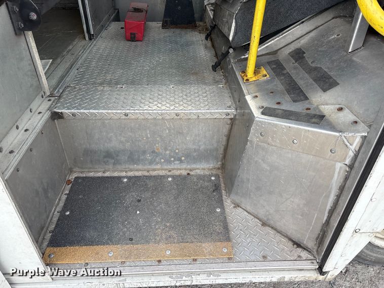 image for item YA1573 2021 Ford E450 Super Duty delivery truck